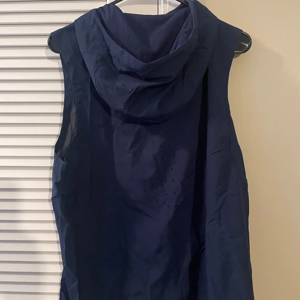 Nike Shield Jacket in Navy and Gray - Picture 2 of 3